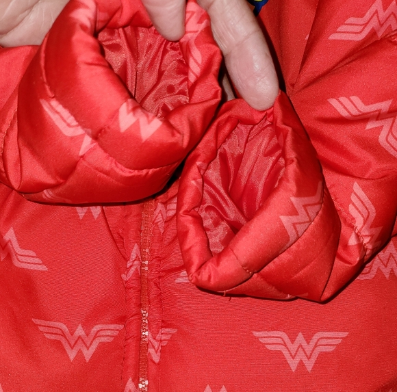 Wonder Woman Toddler Girl Hooded Puffer Jacket - Picture 9 of 11